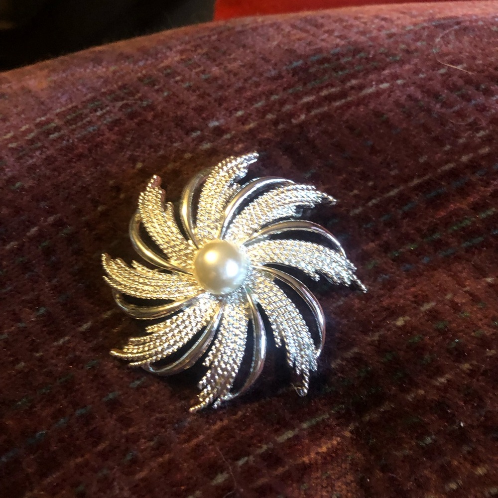 Vintage Sarah Coventry brooch